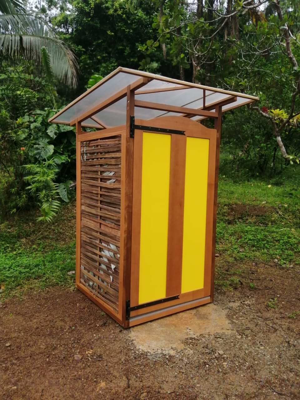 Toilette sèche mobile Ebeno Bwa construction